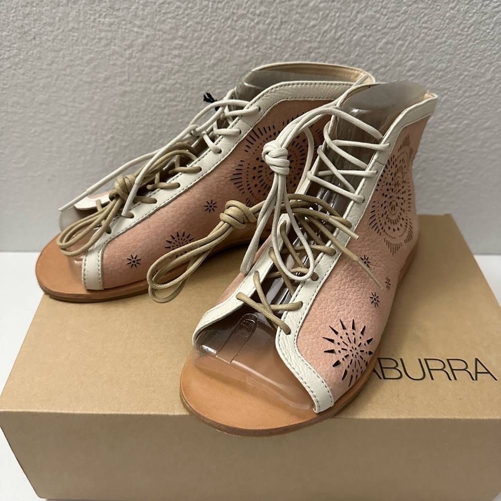 NIB SIZE 5,6 Koolaburra FION Laser cut leather Boots sandal in Stardust pink